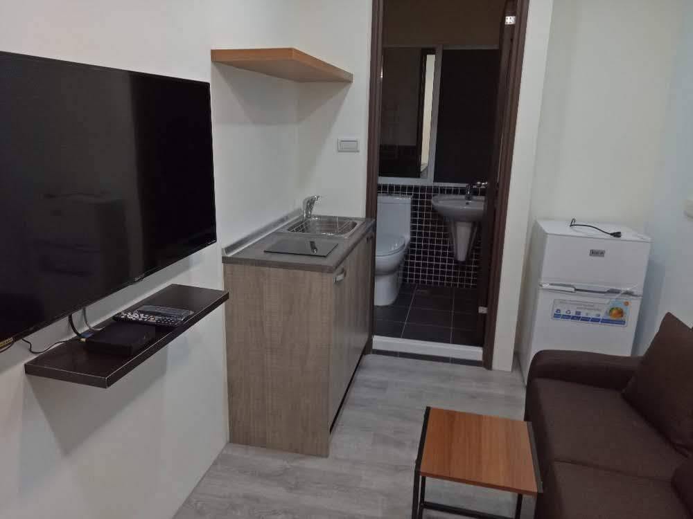 生活機能佳:巷口有全家,Pizza Hut, 家樂福。夜市-吃東西超方便。日本藥妝,大創,府中商圈好…