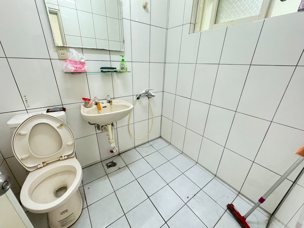 【案名】:蘆洲民族路可住可辦公寓一樓