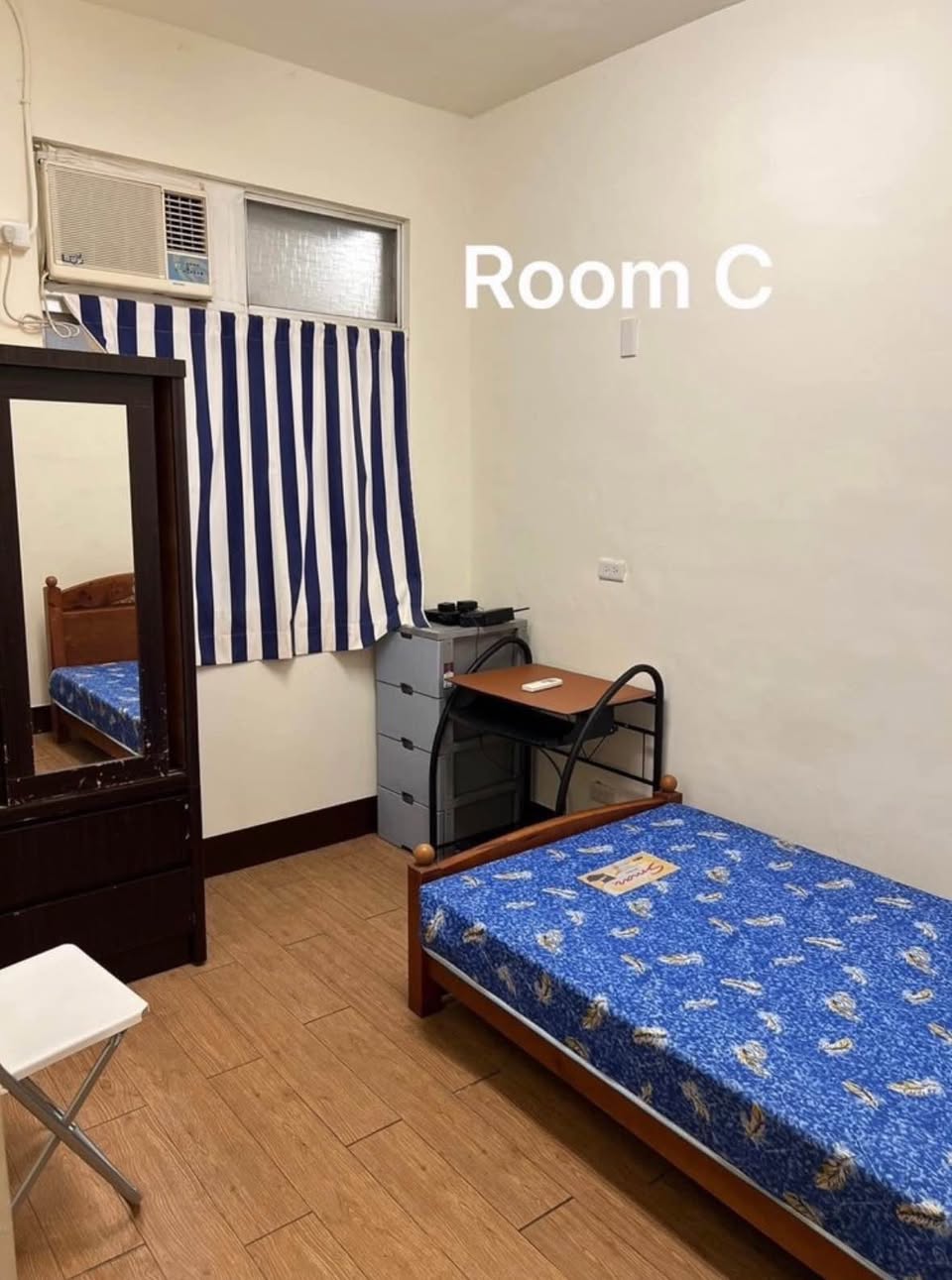 租 #轉租 限女雅房 非頂樓非頂加 世新後門走路五分鐘內到校(腳程快的話兩分鐘就到了!)