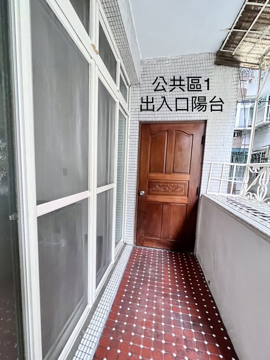 1.走路到公車站約2分鐘,騎車過福和橋即到學校