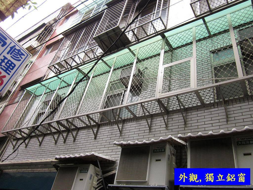 近華榮士場、家樂福超市、士林夜市、市立圖書館、華聲公園、美侖公園、新光醫院、東吳大學、銘傳大學。近士…