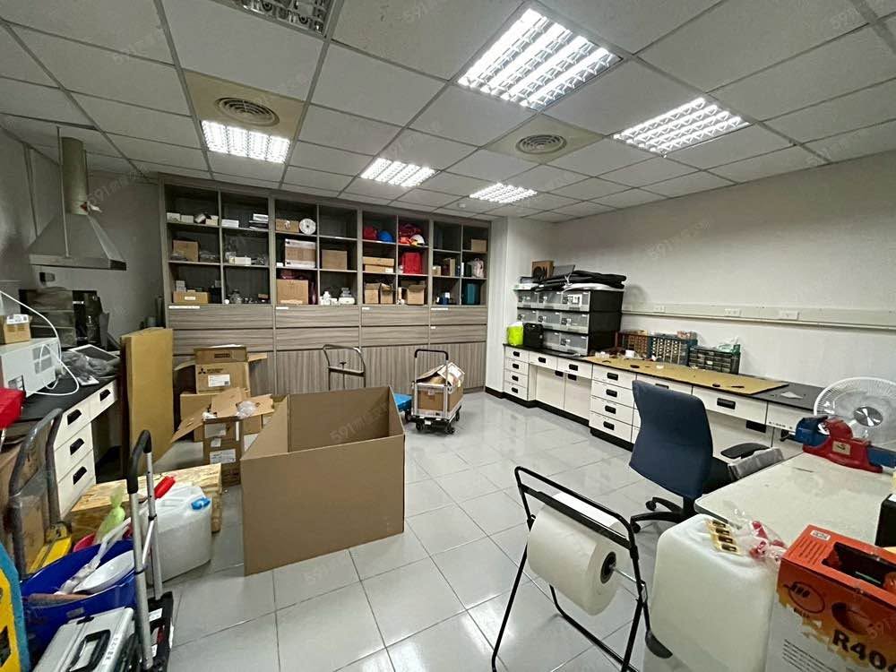 【新北五工路】黃金三角窗・大坪數景觀商辦 /約130坪 130000元