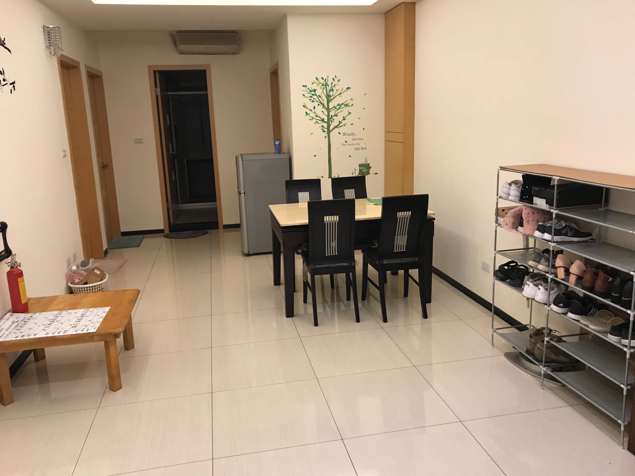 漫步至台電大樓捷運站僅一分鐘，生活機能優，雙面大對外窗，自然光線充足，通風良好，客廳空間寬敞舒適，通…