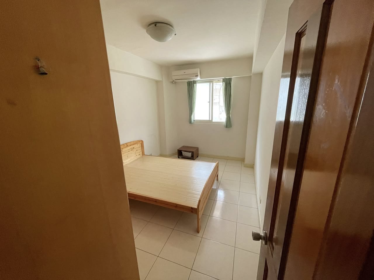 [地點]：士林區德行東路266巷，最近的捷運站是芝山站約1.5公里，樓下有公車站，附近有ubike騎…