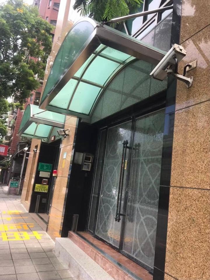 【租金】:$5700/1人(含水、電、警衛管理費、網路費)