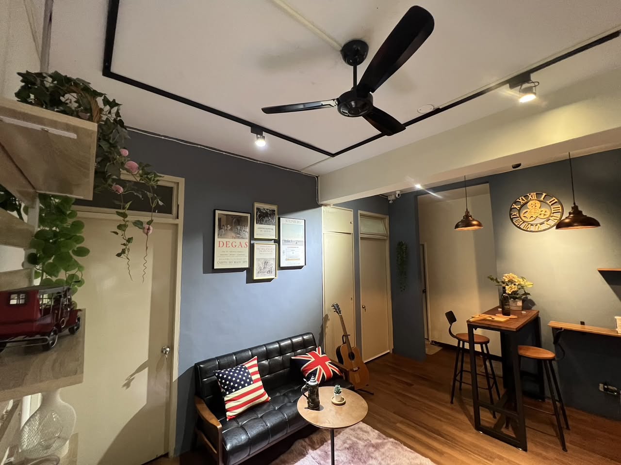 601房 地址為:新店區建國路33巷 格局6房2衛 (全雅) |淡紫色的房間