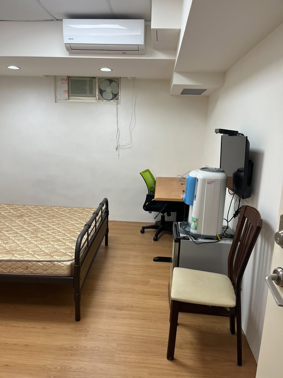 【地 址】台北市文山區羅斯福路5段53巷 X 號B4