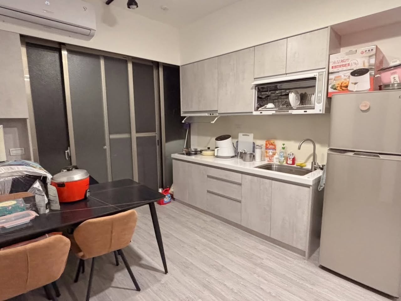 【房間】Room A、C - $15000/月 雅房 (含網路、管理費、水費、第四台)(可租補、折抵…
