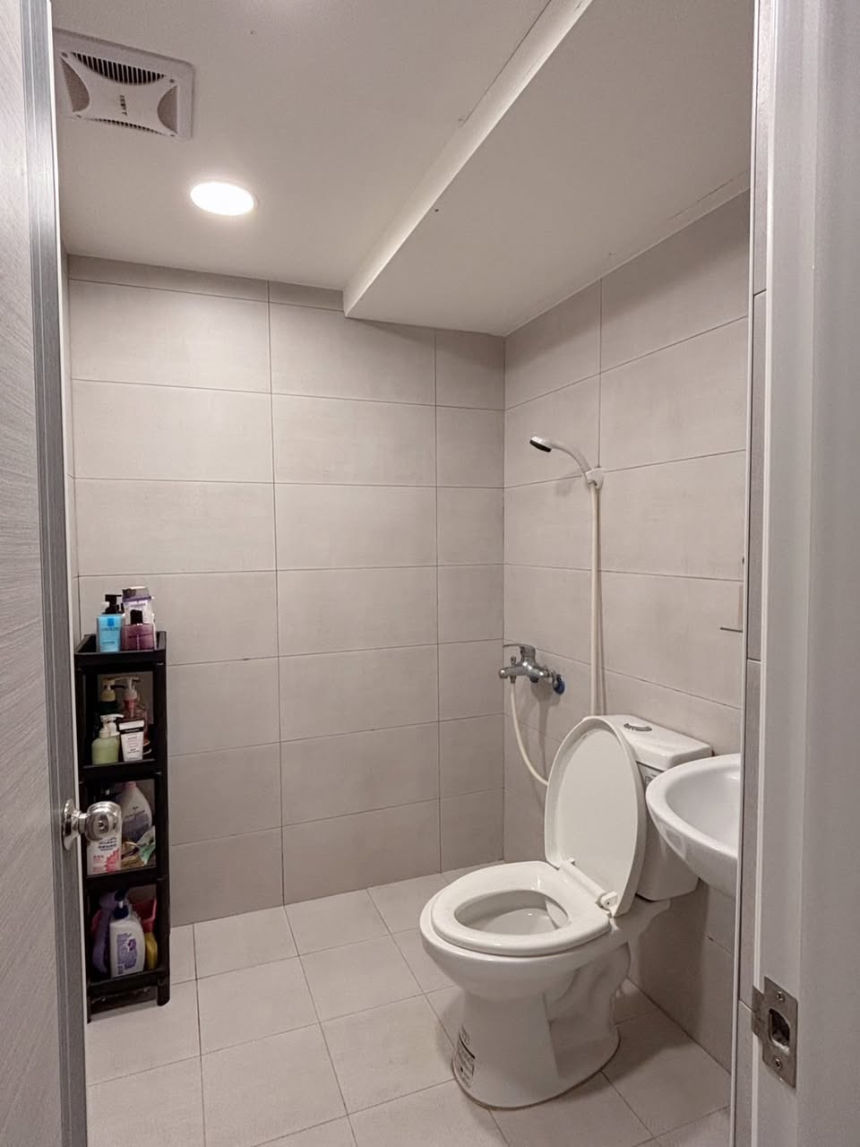 【房間】Room A、C - $15000/月 雅房 (含網路、管理費、水費、第四台)(可租補、折抵…