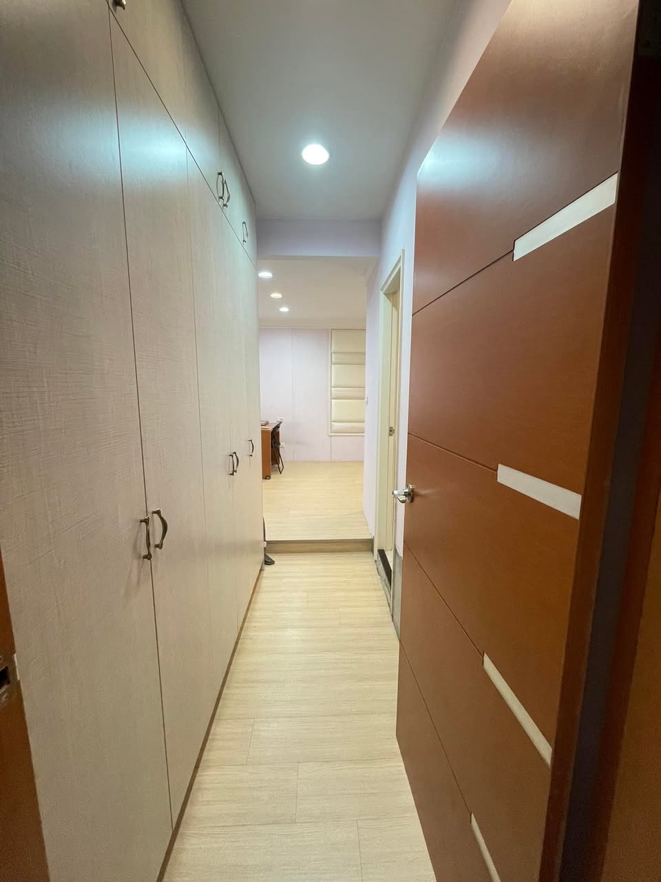 地點：士林區中正路，士林捷運站走路約5分鐘，附近交通超方便，巷子內的透天
