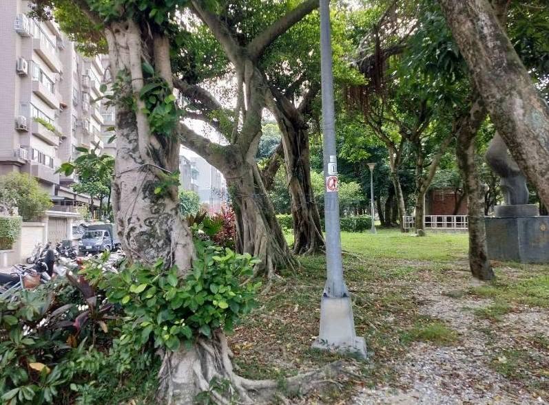 離捷運後山埤站不遠,公車路線多,往市區通勤很方便