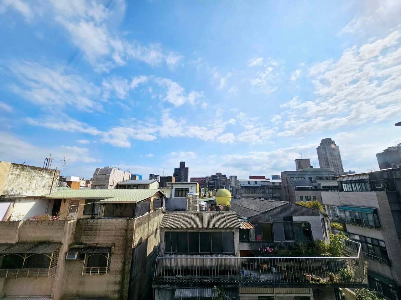 【交通】捷運東門站出口，走路約5分鐘