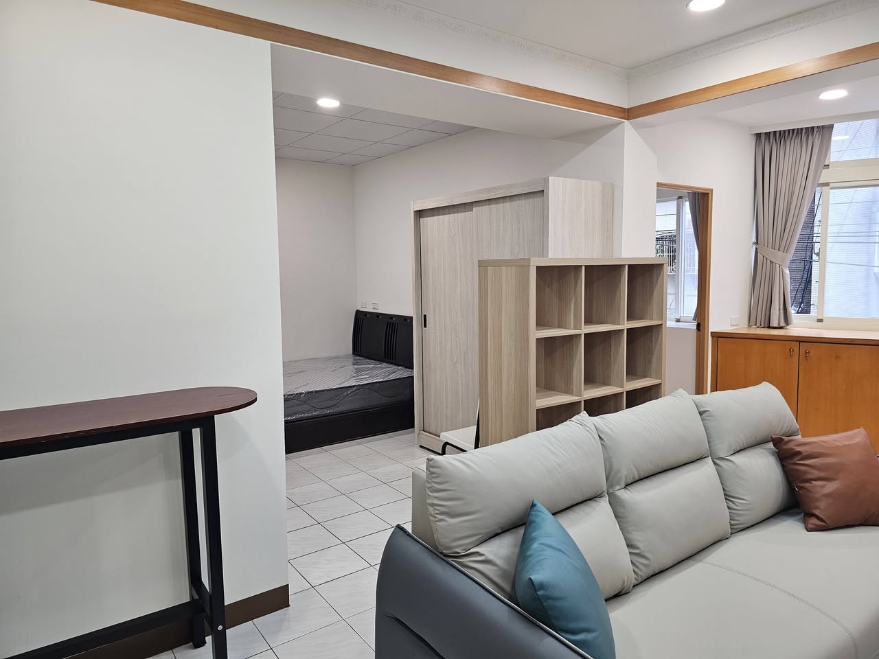 新店市中心｜16坪開放式大套房｜一房一廳一衛｜全新裝潢｜乾濕分離｜採光佳｜可申請租屋補助