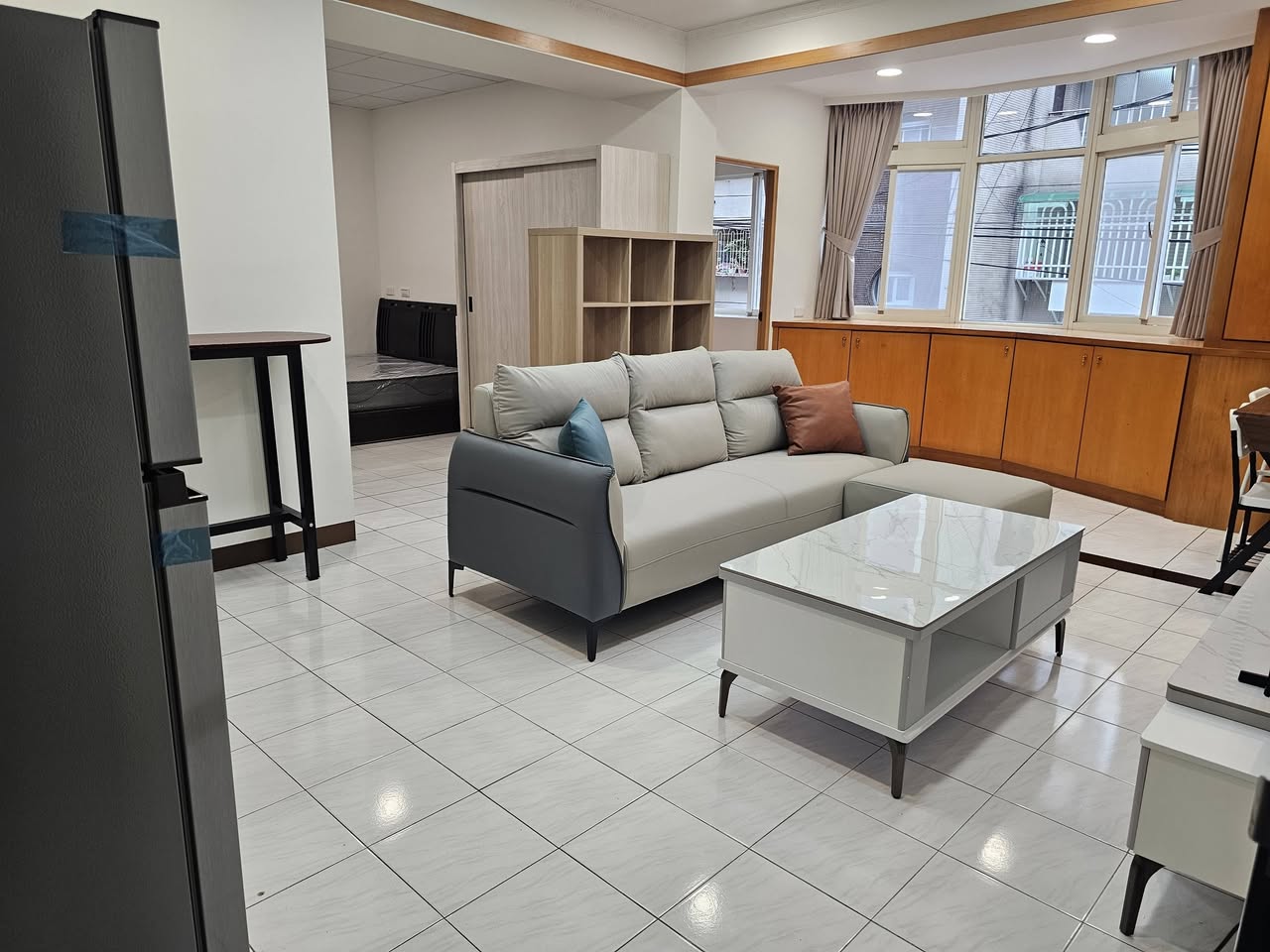 新店市中心｜16坪開放式大套房｜一房一廳一衛｜全新裝潢｜乾濕分離｜採光佳｜可申請租屋補助