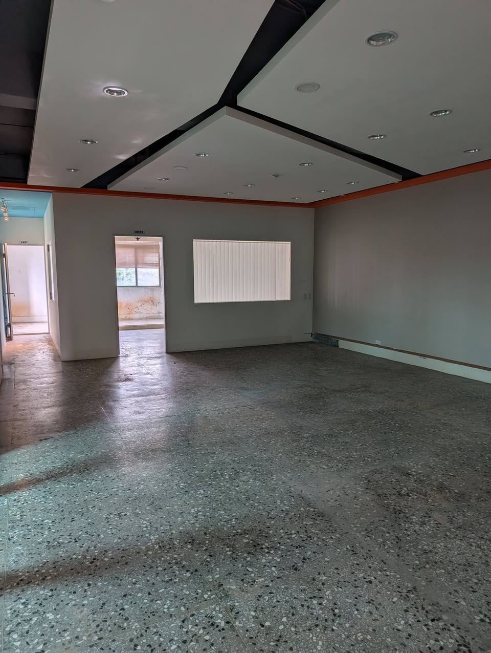 台北市士林延平北路七段 公寓二樓65坪 適合工作室租金35000元0930391002謝先生