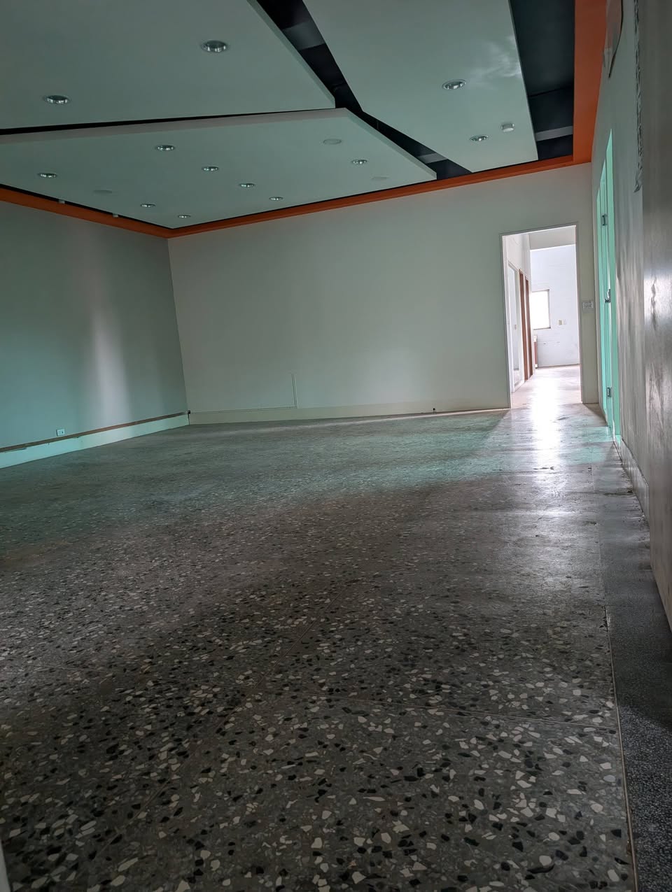 台北市士林延平北路七段 公寓二樓65坪 適合工作室租金35000元0930391002謝先生