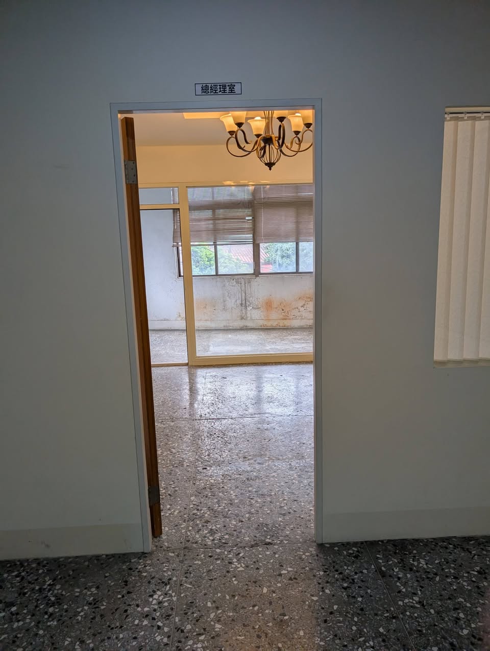台北市士林延平北路七段 公寓二樓65坪 適合工作室租金35000元0930391002謝先生