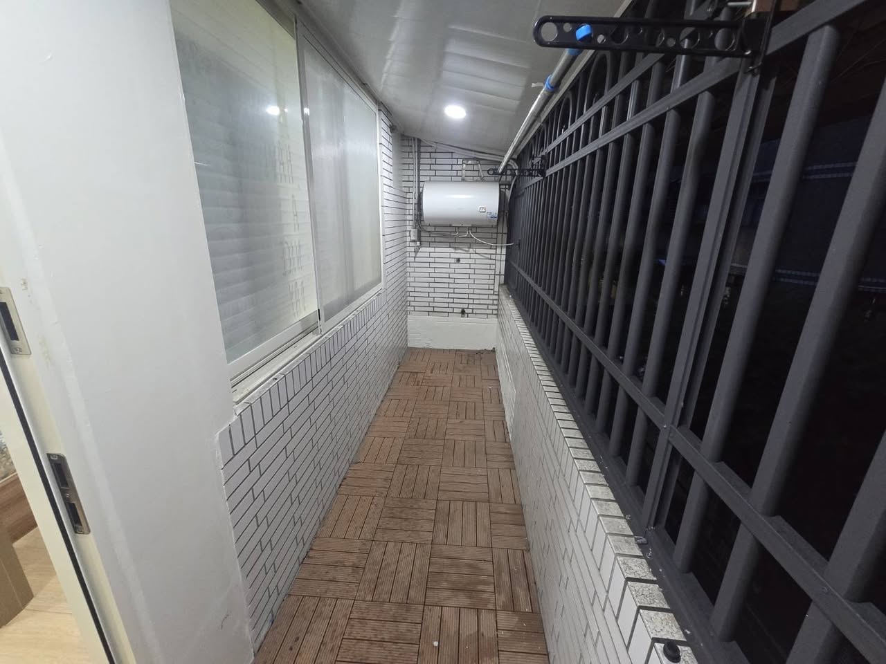 【出租】近五堵車站，汐止長興街、獨棟透天裝潢兩房兩廳一衛一大陽台