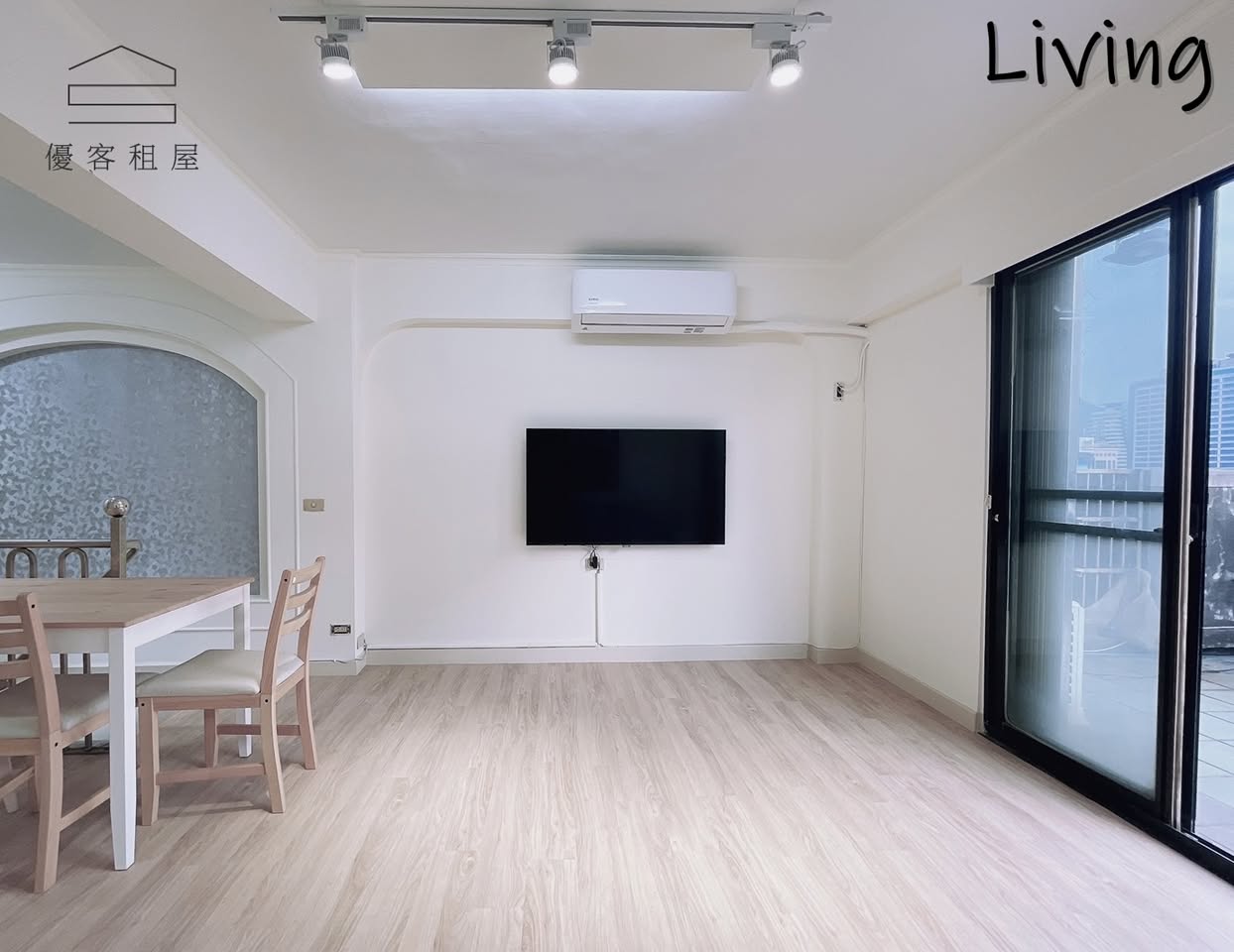 【信義區無敵夜景電梯兩房|大露臺 x 市政府站3分鐘|