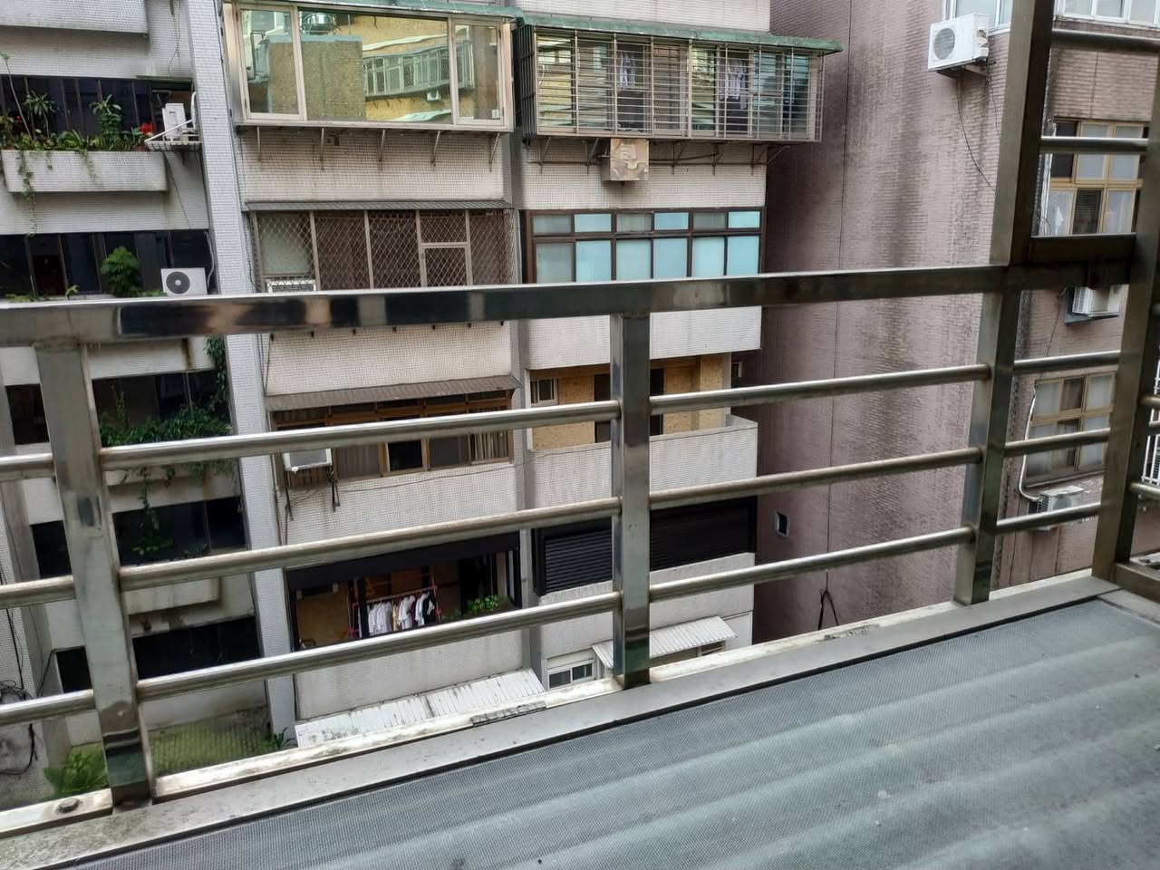 ［地點］台北市大安區光復南路560巷