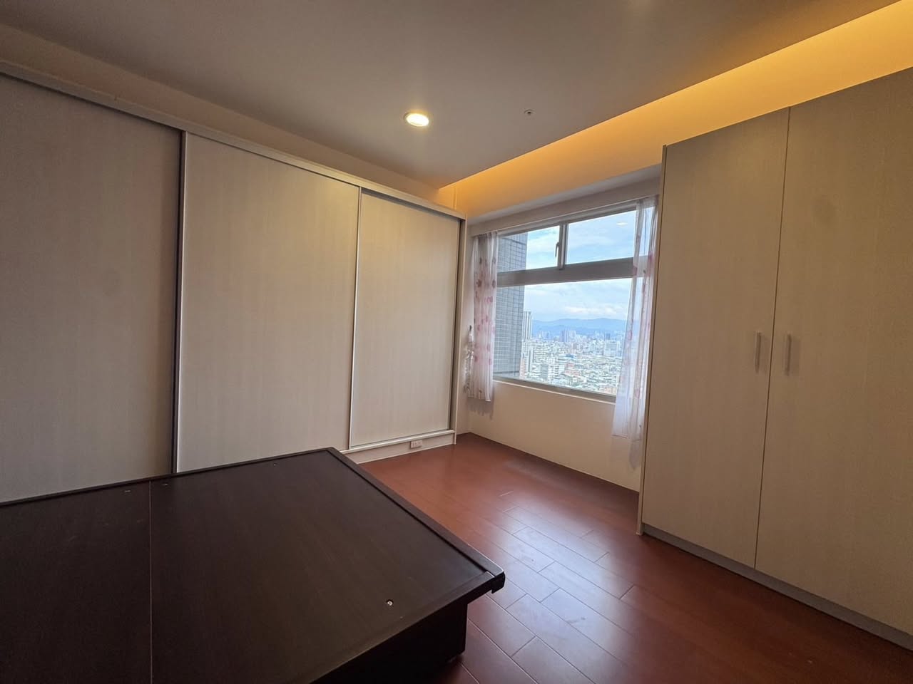 [出租]兩房兩廳一衛 永和頂溪700公尺 高樓市景 電梯大樓23樓 看得到台北101