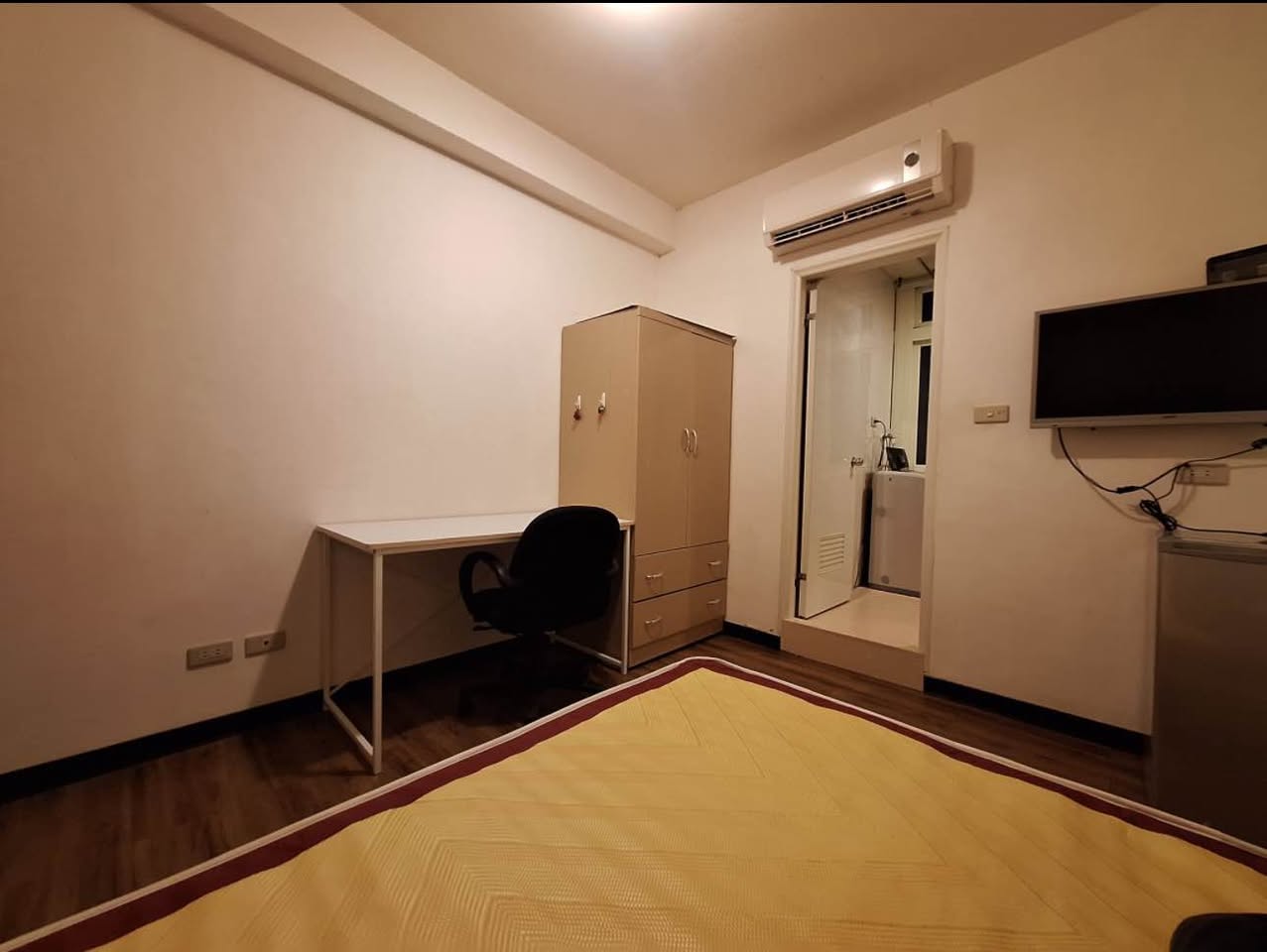 ［標題］： 內湖區 / 康寧路三段 / 捷運東湖站 / 獨立洗衣機 / 限女性租客 / 全包式超值服…