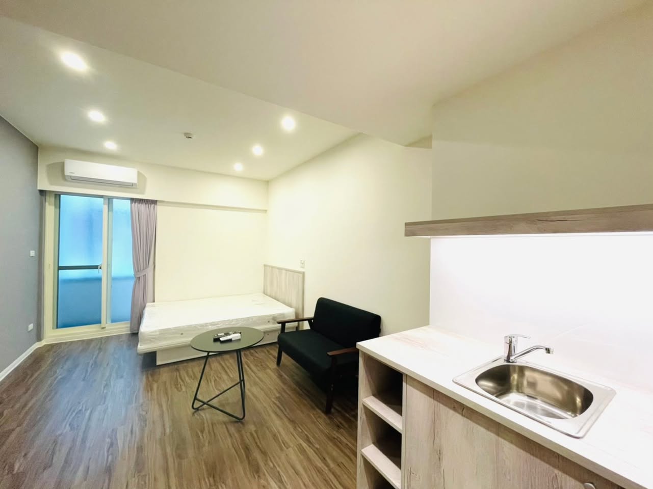 【新店區｜捷運七張站｜雙租補｜專人管理｜出租套房】