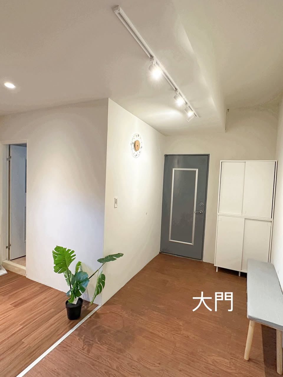 優質地段:位於中和中正路,走路 10 分鐘到捷運中原站。附近就是環球影城、7-11、早餐店,生活機能…